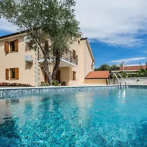 https://apartments-villa-diamant.primorje-gorskikotar.com